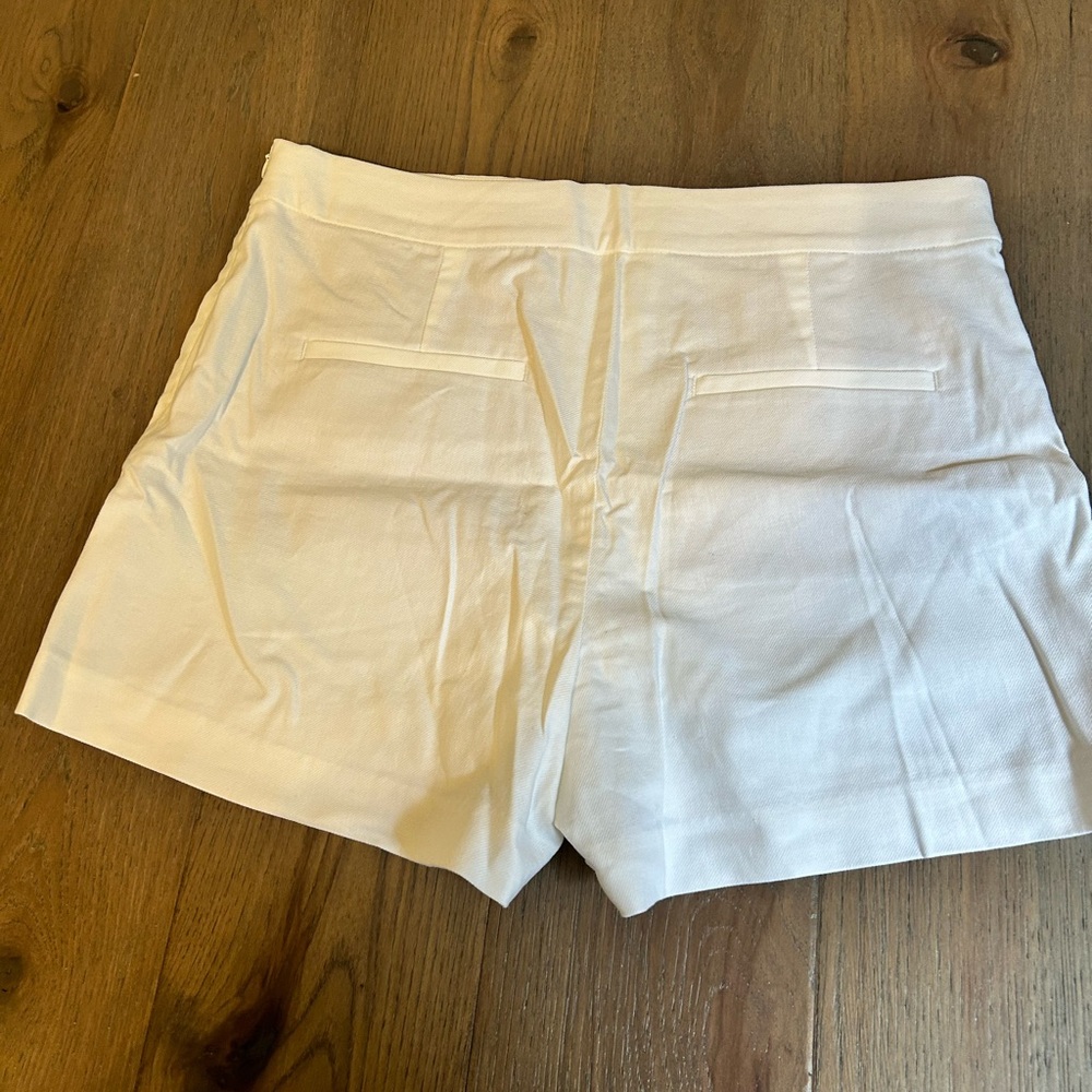 Loft size 10 white shorts never worn - Picture 2 of 2
